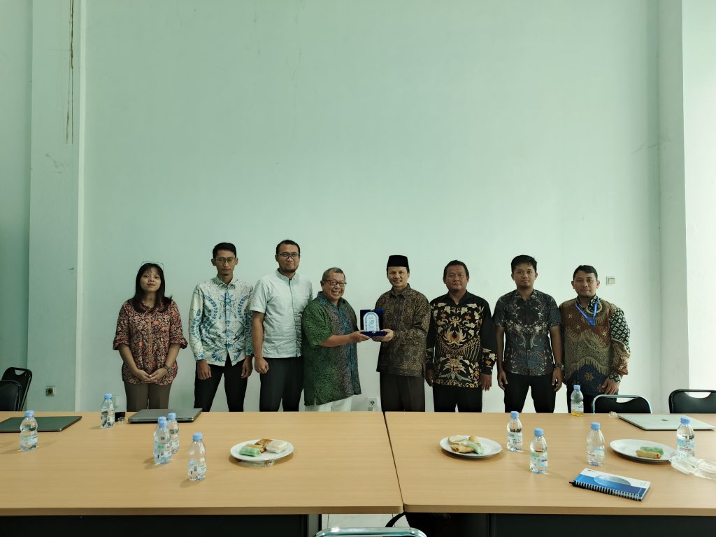 Perkuat Sinergi dan Kerjasama: Prodi Rekayasa Perangkat Lunak Universitas Darunnajah Kunjungi Bapak Onno W. Purbo dan ITTS